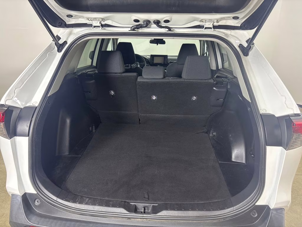 2021 Super White Toyota RAV4 LE FWD SUV