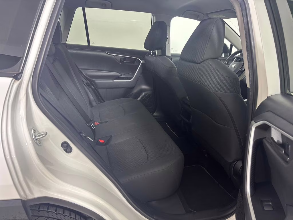 2021 Super White Toyota RAV4 LE FWD SUV