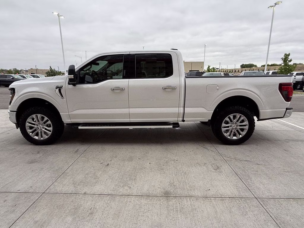 2024 Oxford White Ford F-150 XLT 4X4 Truck