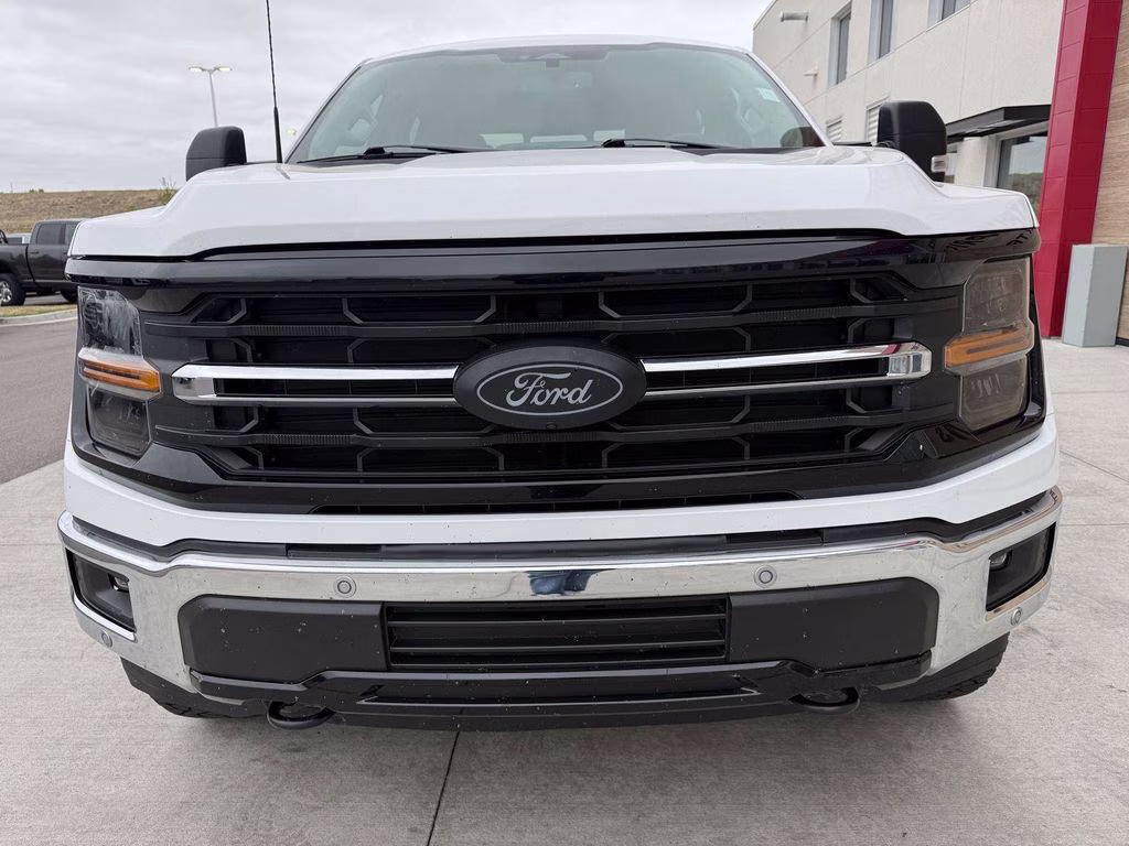 2024 Oxford White Ford F-150 XLT 4X4 Truck