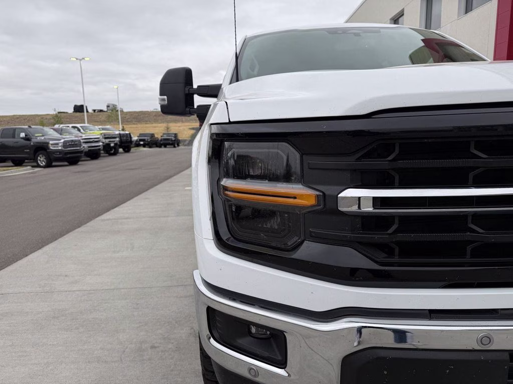 2024 Oxford White Ford F-150 XLT 4X4 Truck