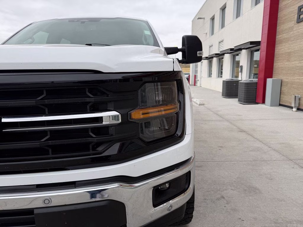 2024 Oxford White Ford F-150 XLT 4X4 Truck