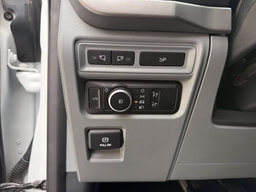 2024 Oxford White Ford F-150 XLT 4X4 Truck