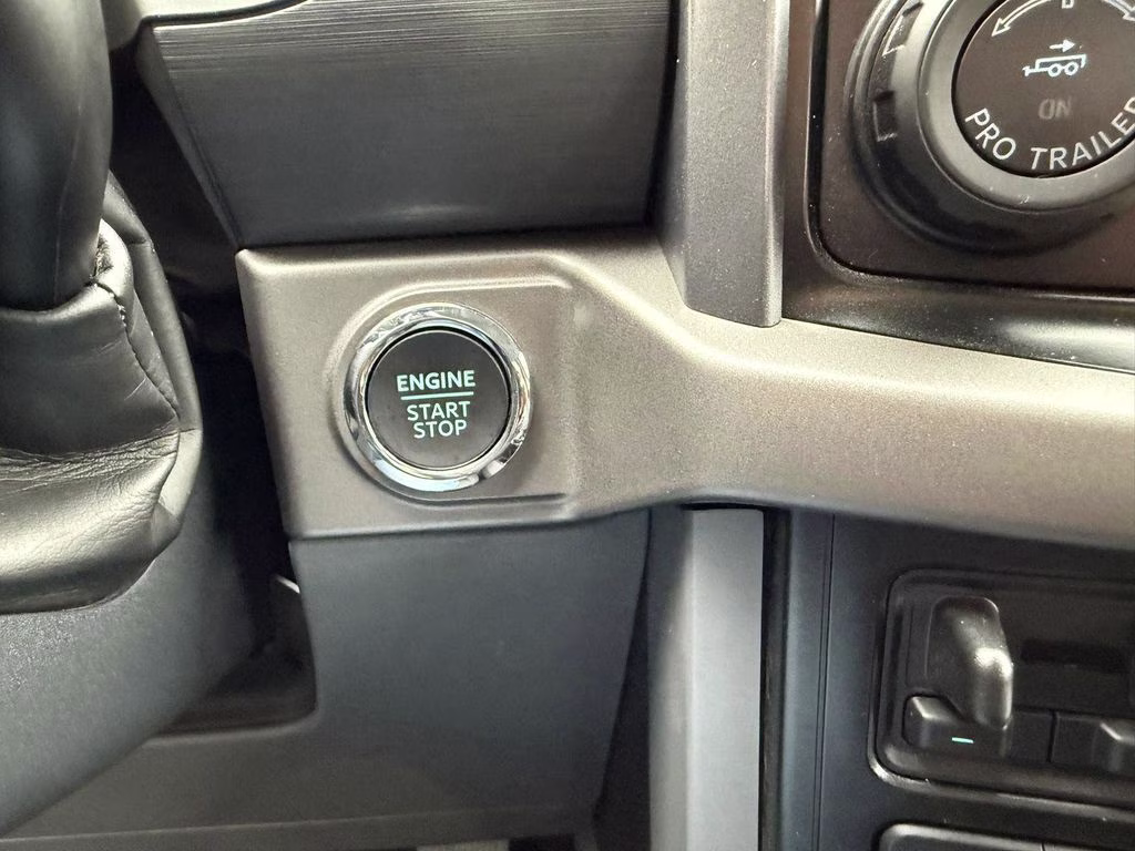 2024 Oxford White Ford F-150 XLT 4X4 Truck