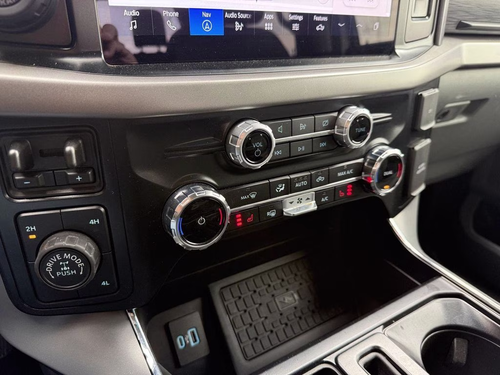 2024 Oxford White Ford F-150 XLT 4X4 Truck