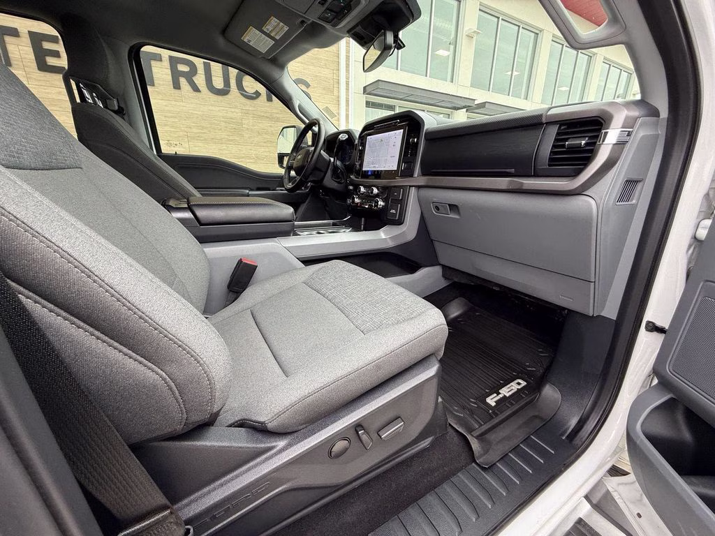2024 Oxford White Ford F-150 XLT 4X4 Truck