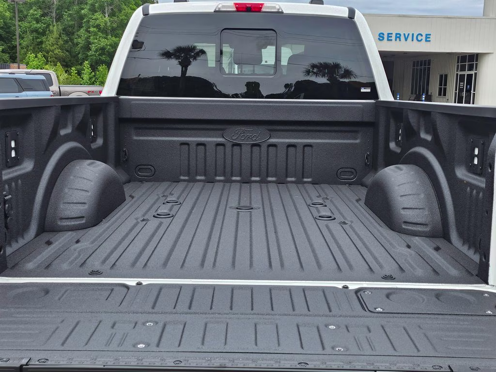 2026 Star White Metallic Tri-Coat Ford Super Duty F-350 SRW Lariat 4X4 Truck