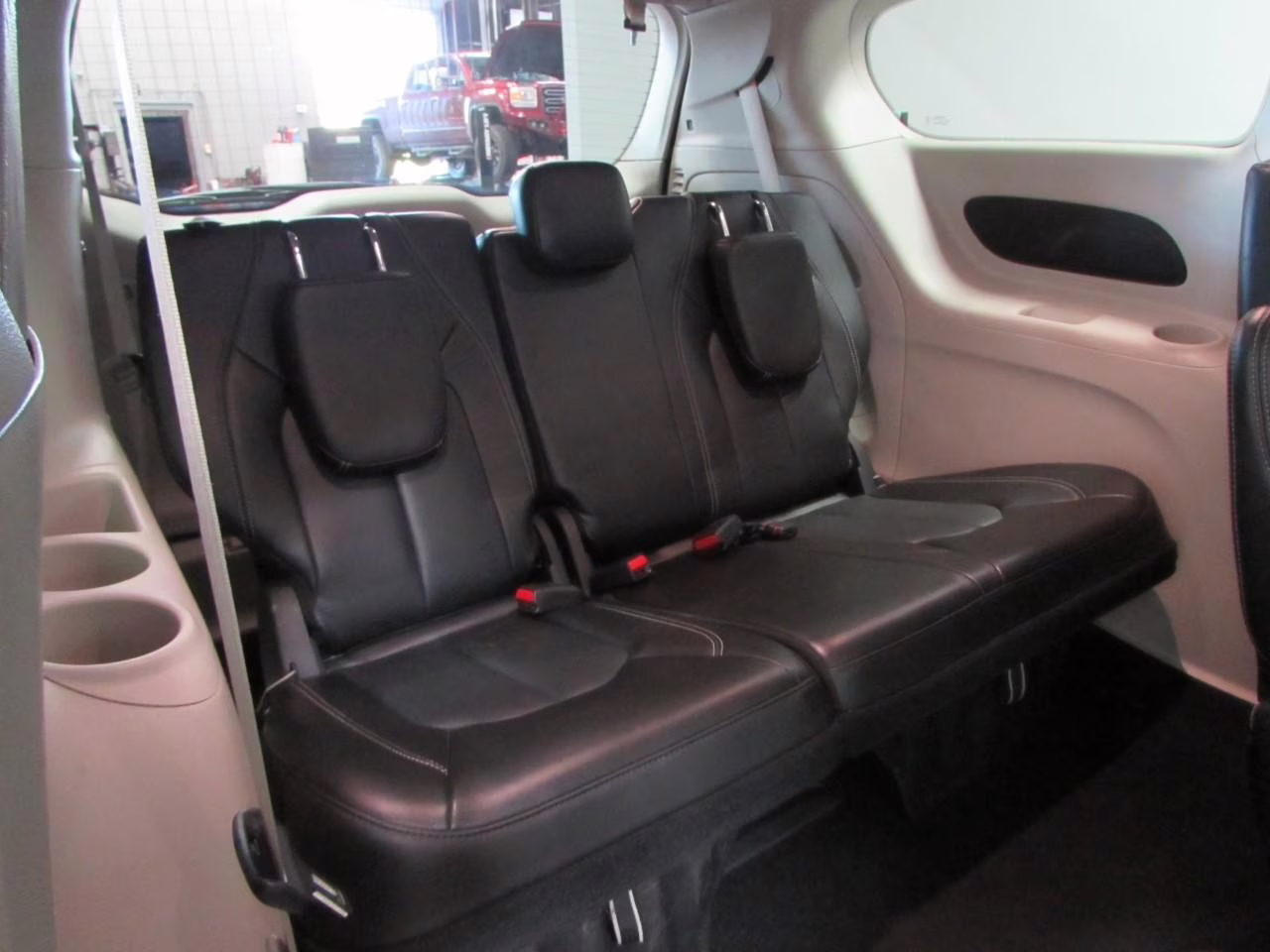 2024 Diamond Black Crystal Pearlcoat Chrysler Pacifica Touring L FWD Van