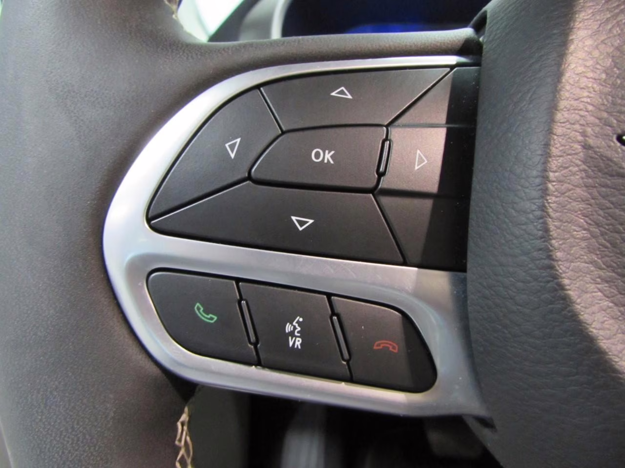 2024 Diamond Black Crystal Pearlcoat Chrysler Pacifica Touring L FWD Van