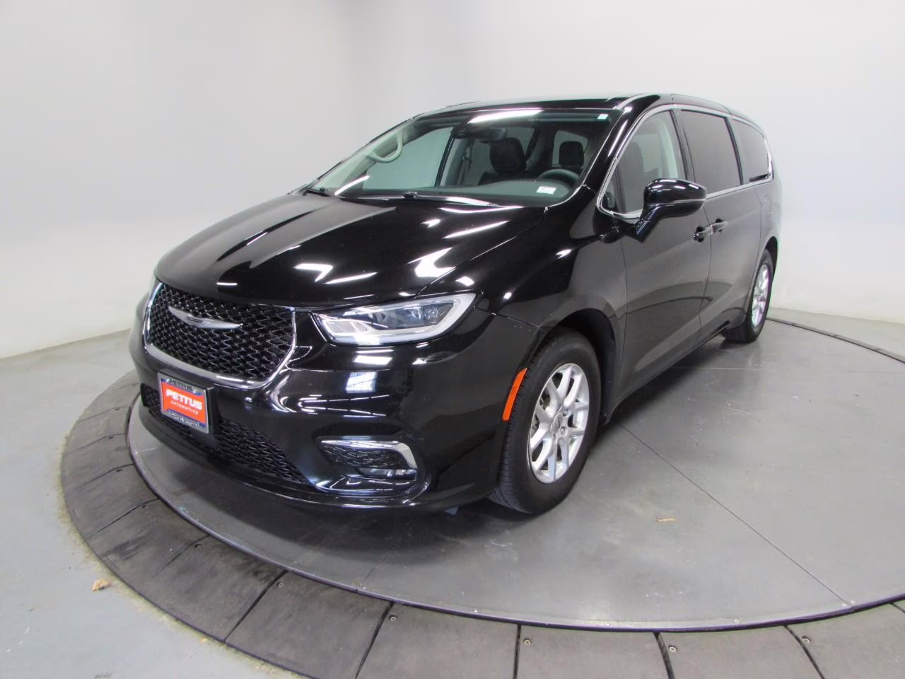 2024 Diamond Black Crystal Pearlcoat Chrysler Pacifica Touring L FWD Van