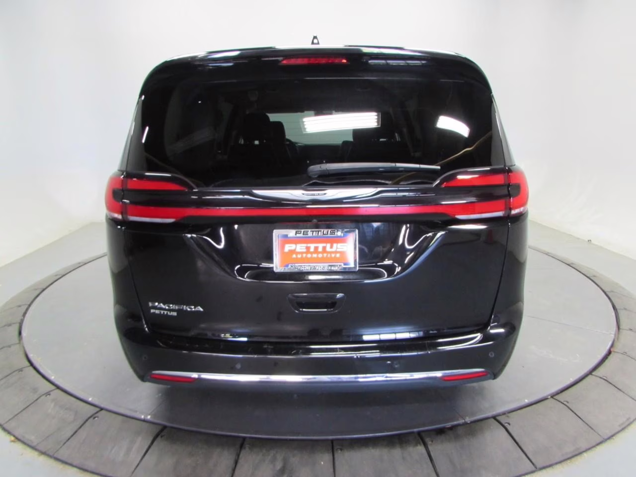 2024 Diamond Black Crystal Pearlcoat Chrysler Pacifica Touring L FWD Van