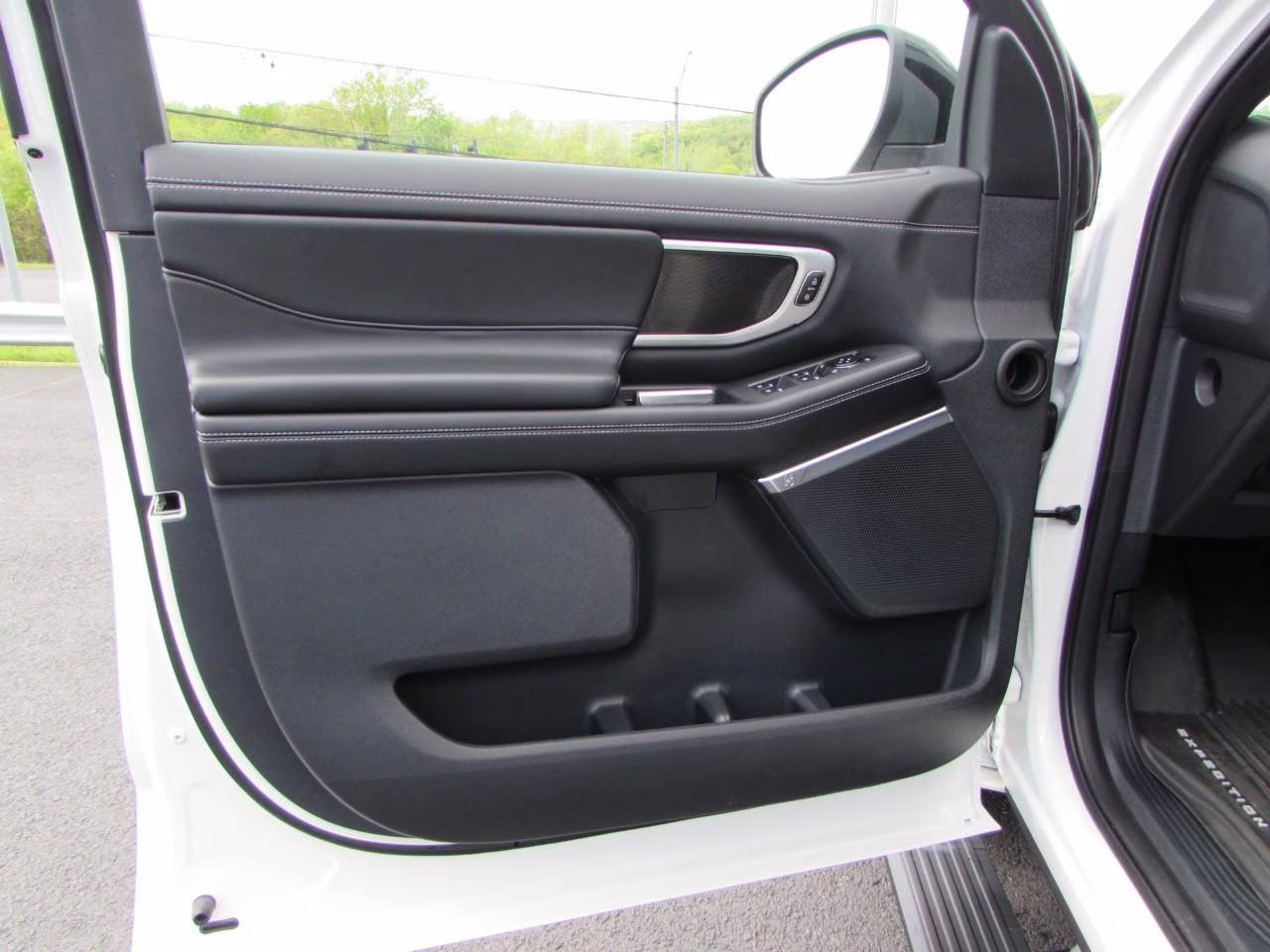 2026 Star White Metallic Tri-Coat Ford Expedition Max Platinum 4X4 SUV