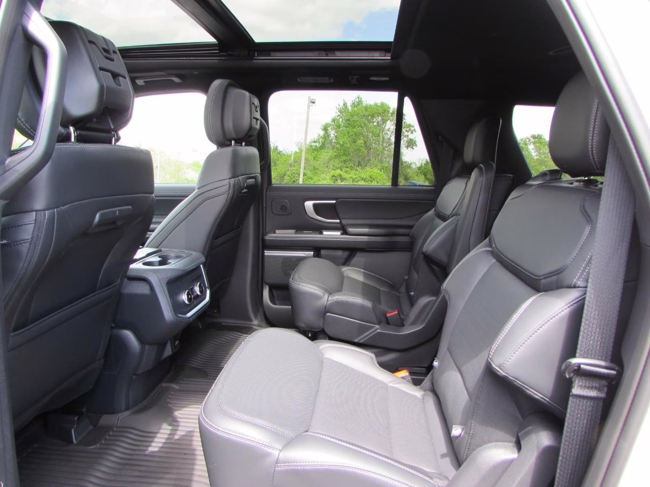 2026 Star White Metallic Tri-Coat Ford Expedition Max Platinum 4X4 SUV