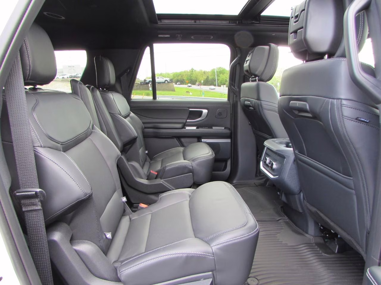 2026 Star White Metallic Tri-Coat Ford Expedition Max Platinum 4X4 SUV