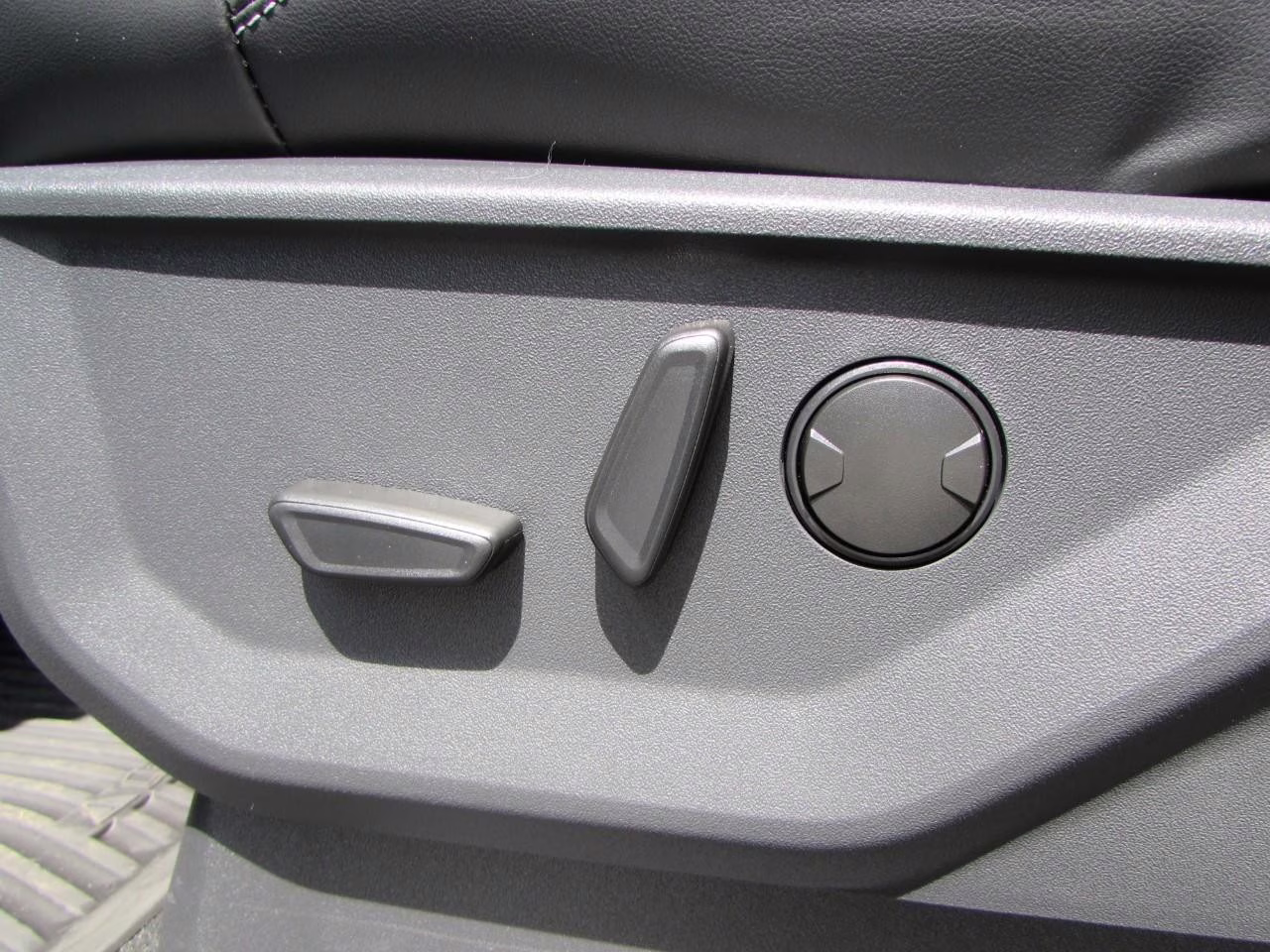 2026 Star White Metallic Tri-Coat Ford Expedition Max Platinum 4X4 SUV