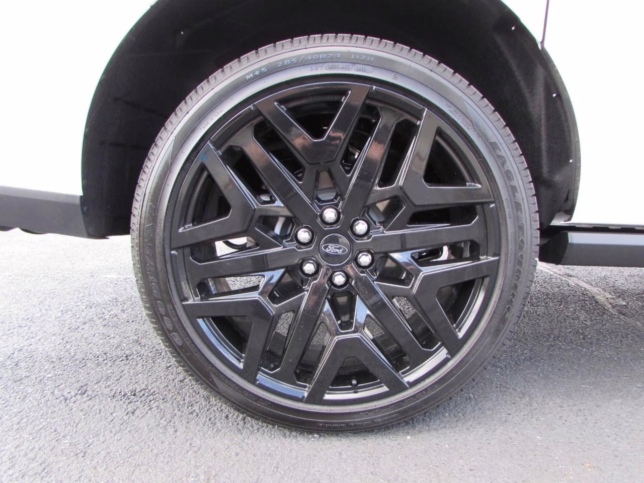 2026 Star White Metallic Tri-Coat Ford Expedition Max Platinum 4X4 SUV