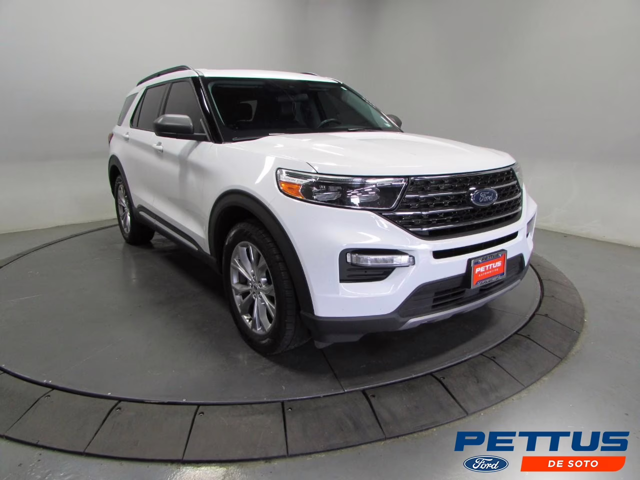2020 Star White Metallic Tri-Coat Ford Explorer XLT 4X4 SUV