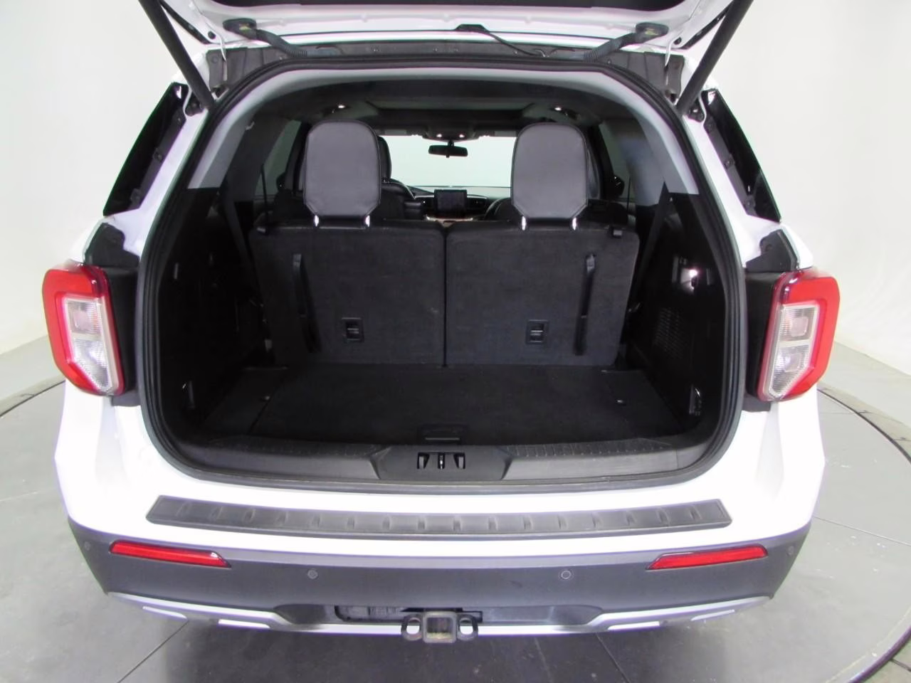 2020 Star White Metallic Tri-Coat Ford Explorer XLT 4X4 SUV
