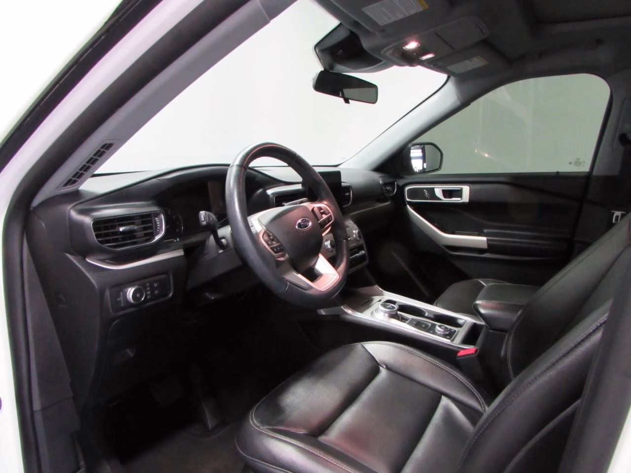 2020 Star White Metallic Tri-Coat Ford Explorer XLT 4X4 SUV