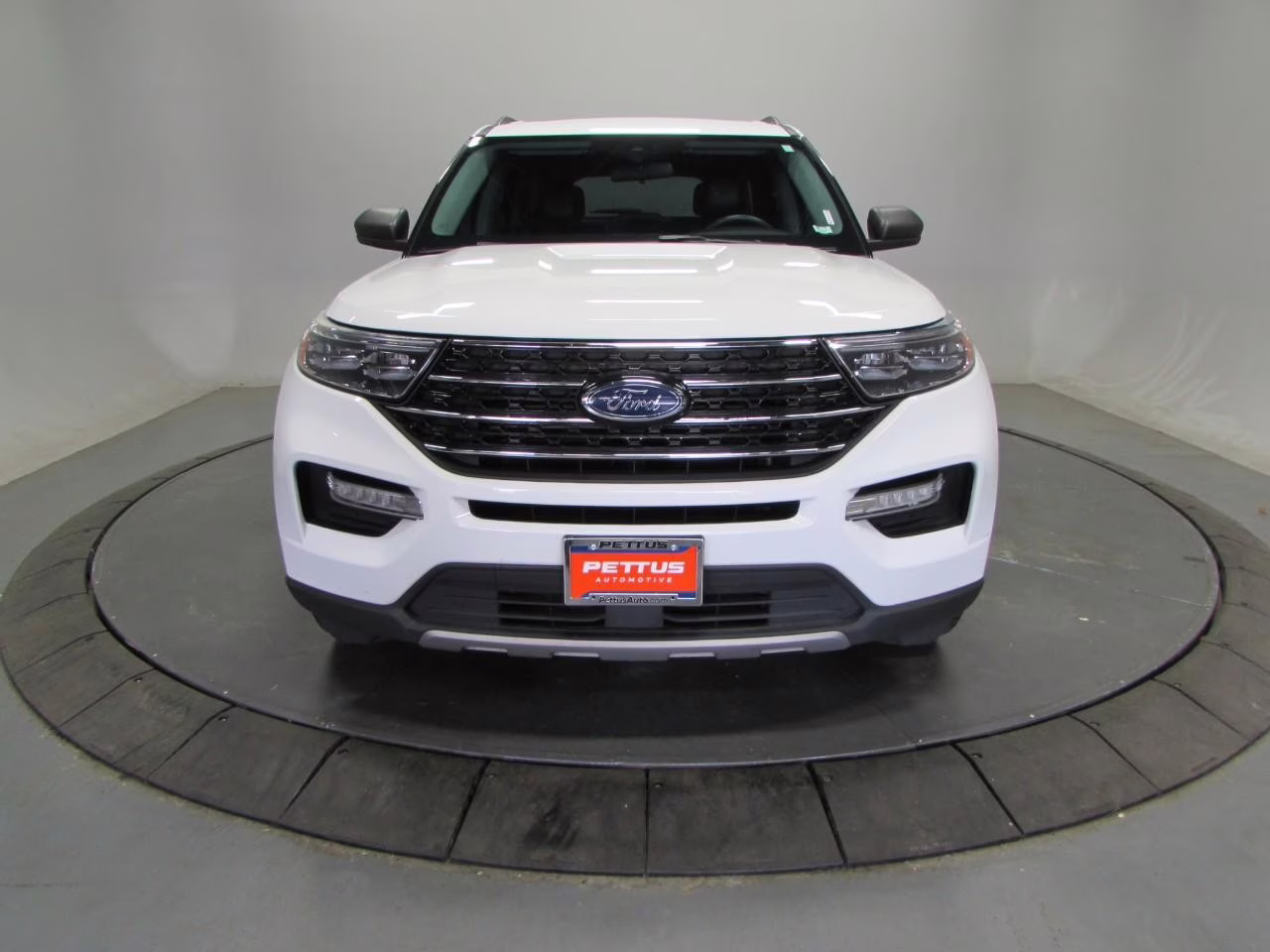 2020 Star White Metallic Tri-Coat Ford Explorer XLT 4X4 SUV
