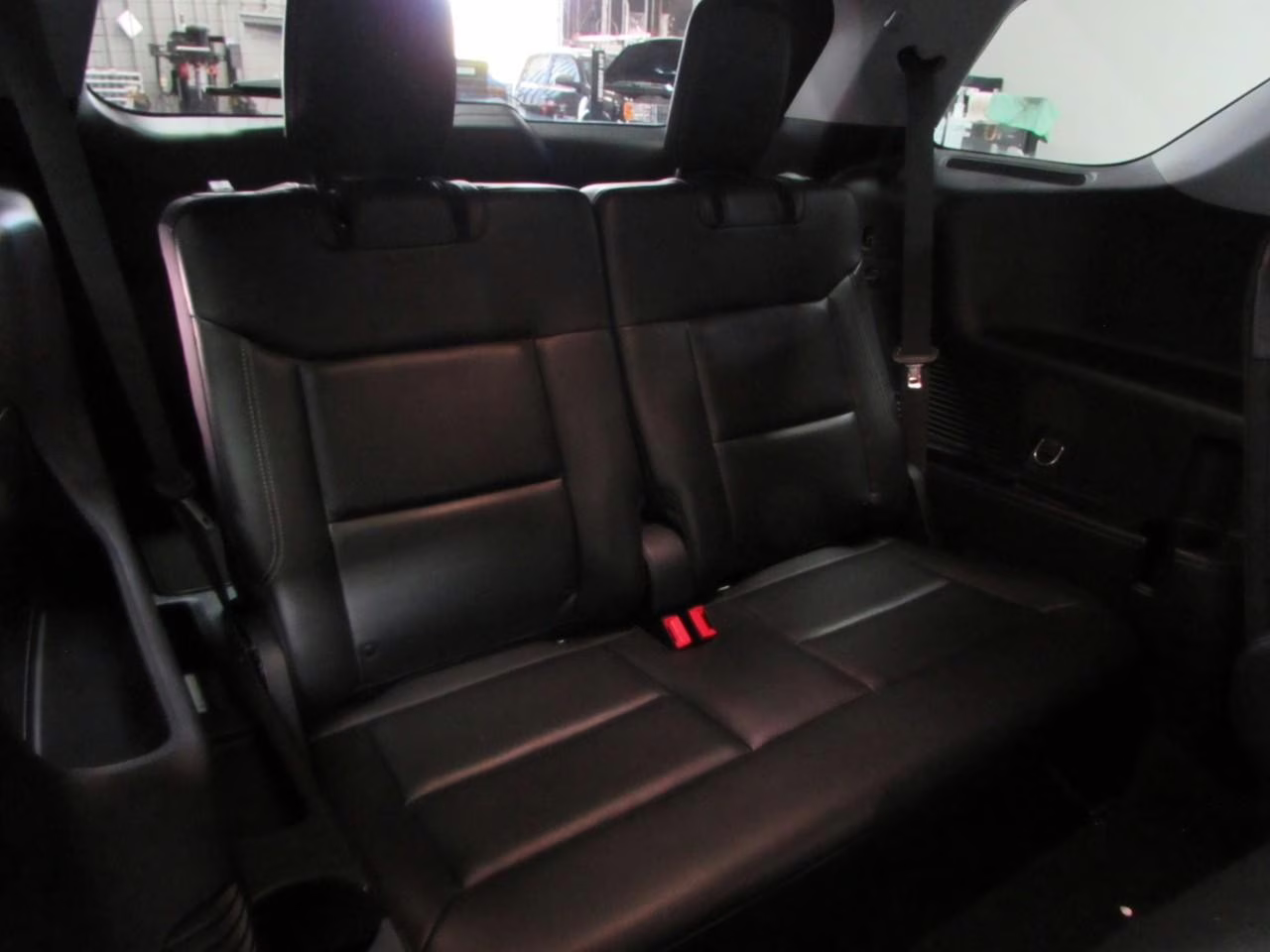 2020 Star White Metallic Tri-Coat Ford Explorer XLT 4X4 SUV