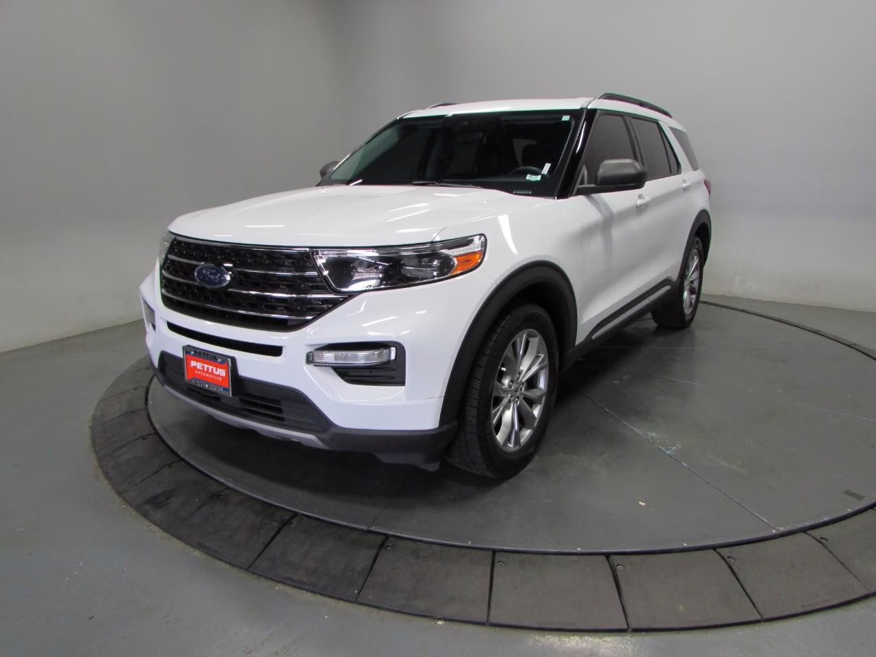2020 Star White Metallic Tri-Coat Ford Explorer XLT 4X4 SUV