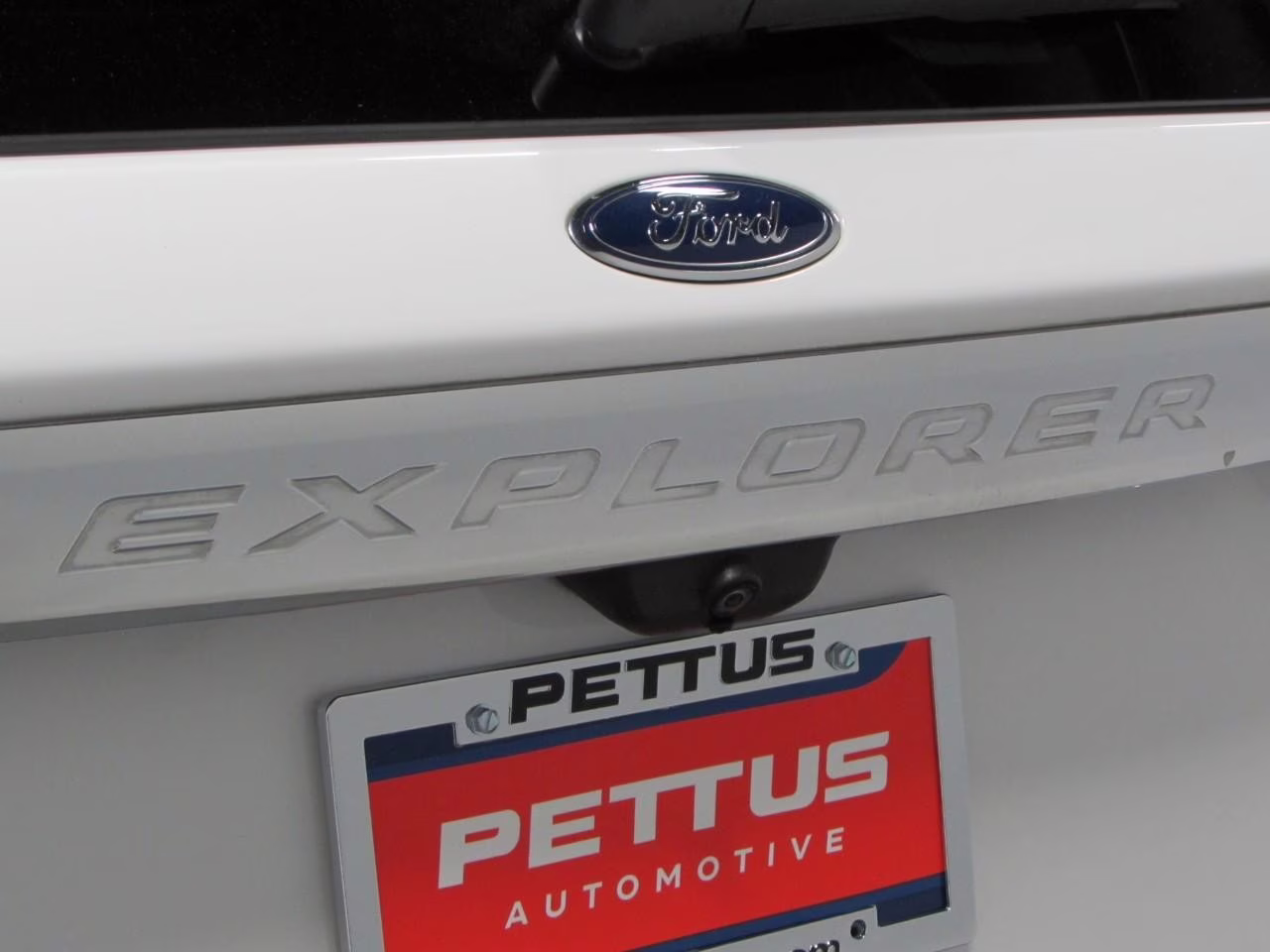 2020 Star White Metallic Tri-Coat Ford Explorer XLT 4X4 SUV