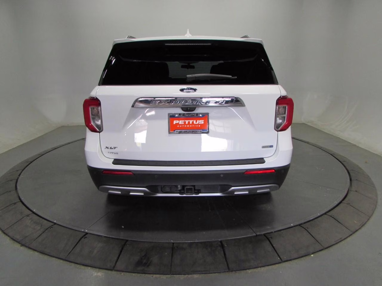 2020 Star White Metallic Tri-Coat Ford Explorer XLT 4X4 SUV
