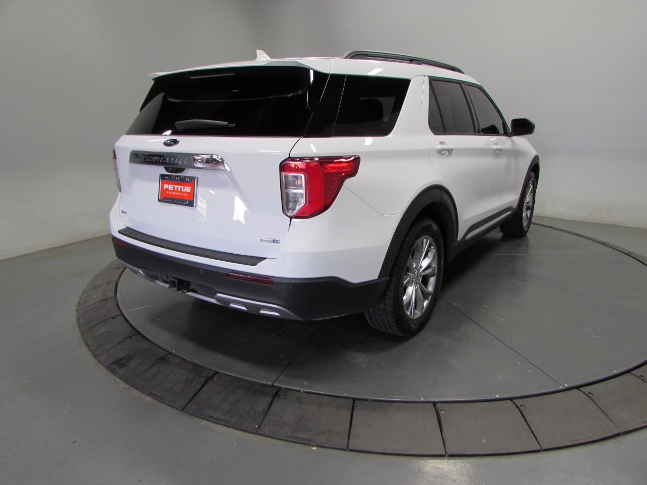 2020 Star White Metallic Tri-Coat Ford Explorer XLT 4X4 SUV