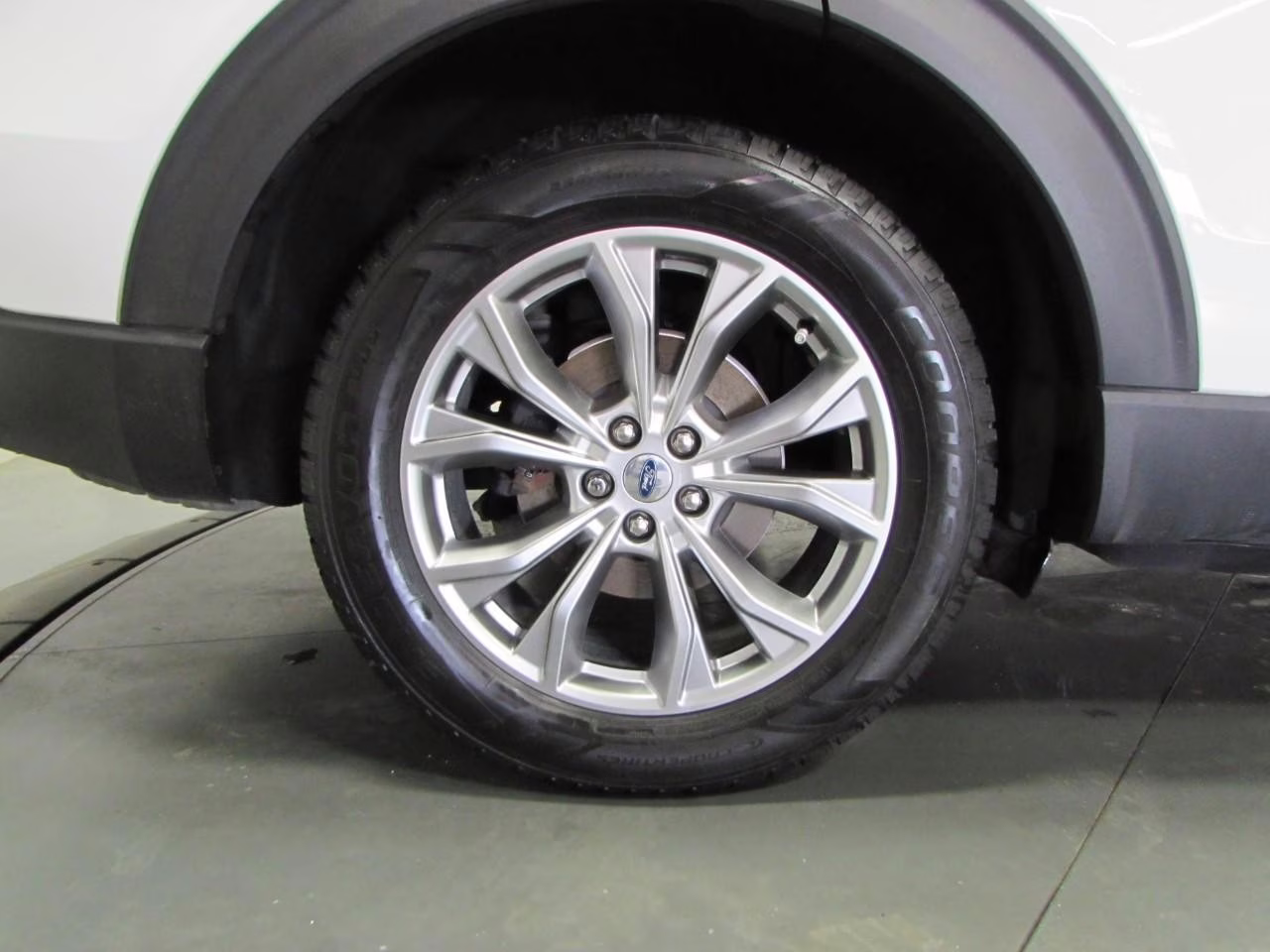 2020 Star White Metallic Tri-Coat Ford Explorer XLT 4X4 SUV