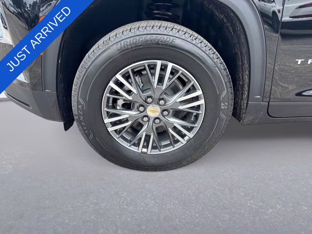 2026 Mosaic Black Metallic Chevrolet Traverse LT FWD SUV