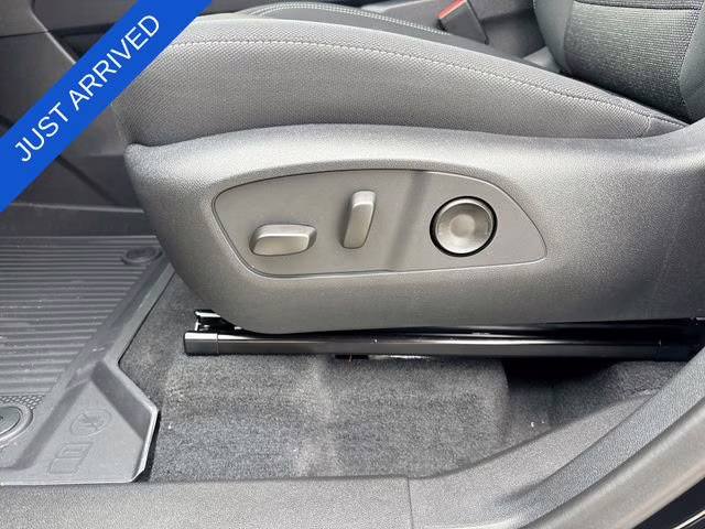 2026 Mosaic Black Metallic Chevrolet Traverse LT FWD SUV