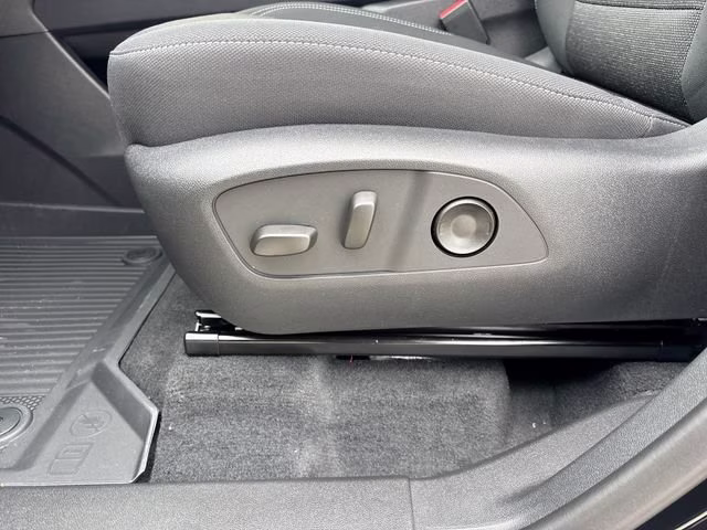 2026 Mosaic Black Metallic Chevrolet Traverse LT FWD SUV