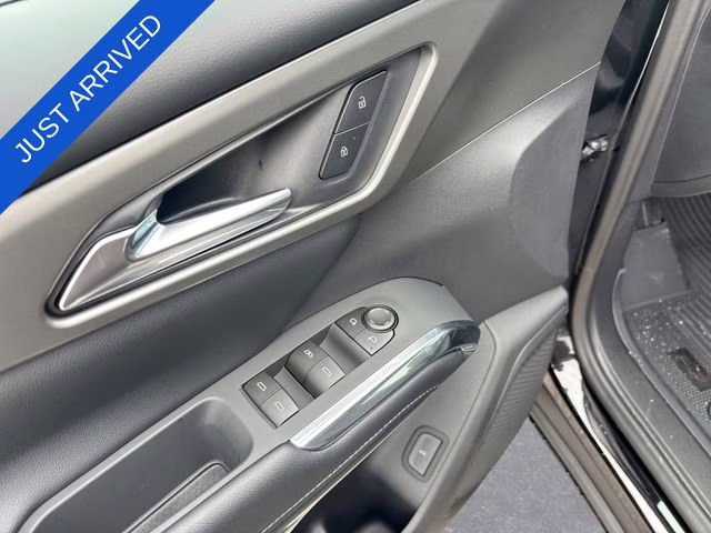2026 Mosaic Black Metallic Chevrolet Traverse LT FWD SUV