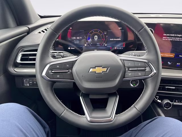 2026 Mosaic Black Metallic Chevrolet Traverse LT FWD SUV
