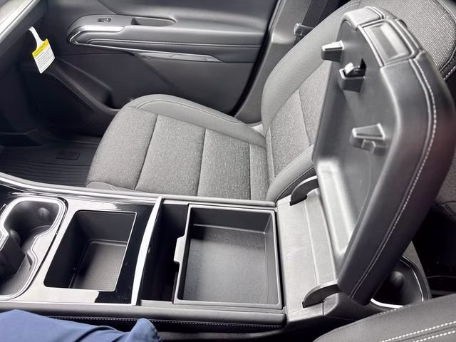 2026 Mosaic Black Metallic Chevrolet Traverse LT FWD SUV