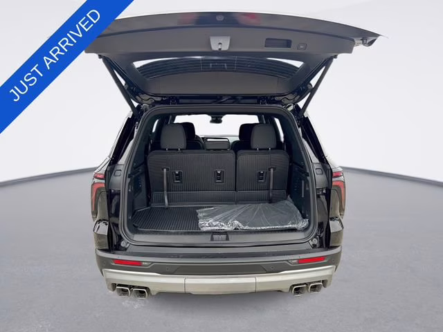 2026 Mosaic Black Metallic Chevrolet Traverse LT FWD SUV