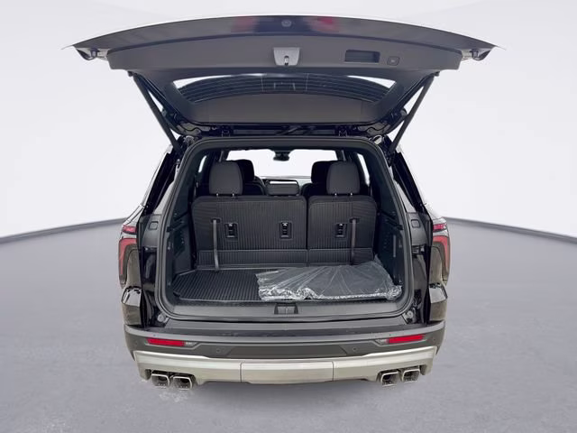 2026 Mosaic Black Metallic Chevrolet Traverse LT FWD SUV