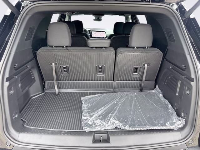 2026 Mosaic Black Metallic Chevrolet Traverse LT FWD SUV