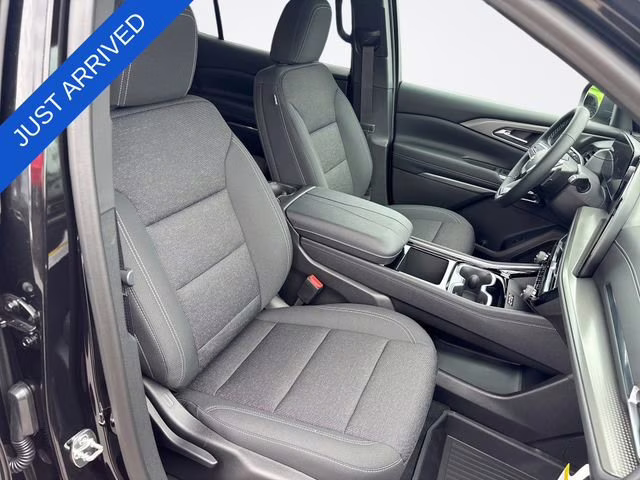 2026 Mosaic Black Metallic Chevrolet Traverse LT FWD SUV