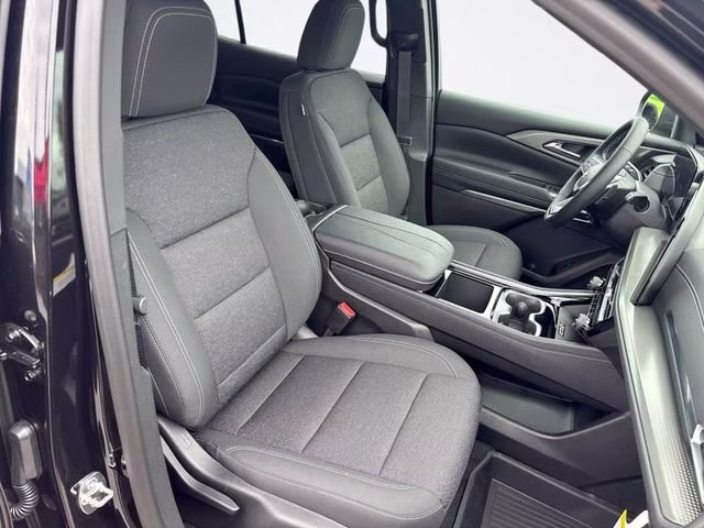 2026 Mosaic Black Metallic Chevrolet Traverse LT FWD SUV