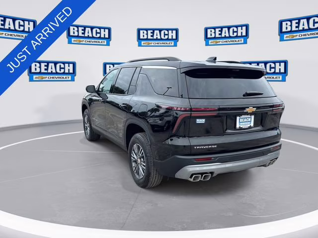 2026 Mosaic Black Metallic Chevrolet Traverse LT FWD SUV