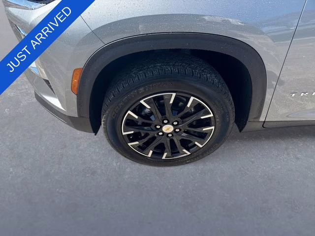 2026 Sterling Gray Metallic Chevrolet Traverse LT FWD SUV