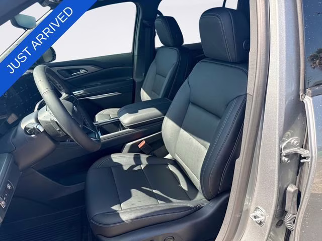 2026 Sterling Gray Metallic Chevrolet Traverse LT FWD SUV