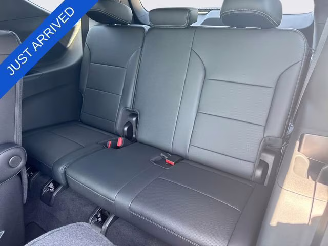 2026 Sterling Gray Metallic Chevrolet Traverse LT FWD SUV