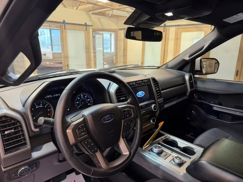 2020 Ford Expedition Max XLT Sport Utility 4D 4X4