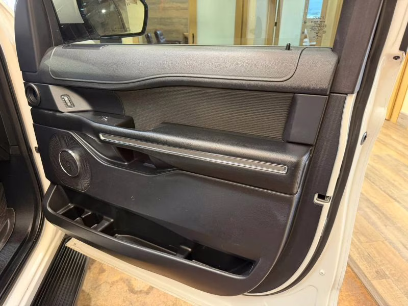 2020 Ford Expedition Max XLT Sport Utility 4D 4X4