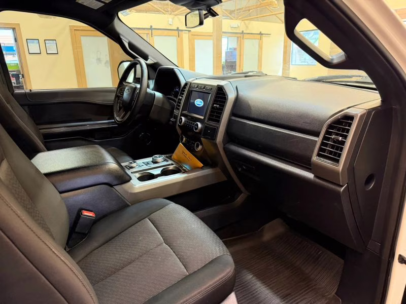 2020 Ford Expedition Max XLT Sport Utility 4D 4X4
