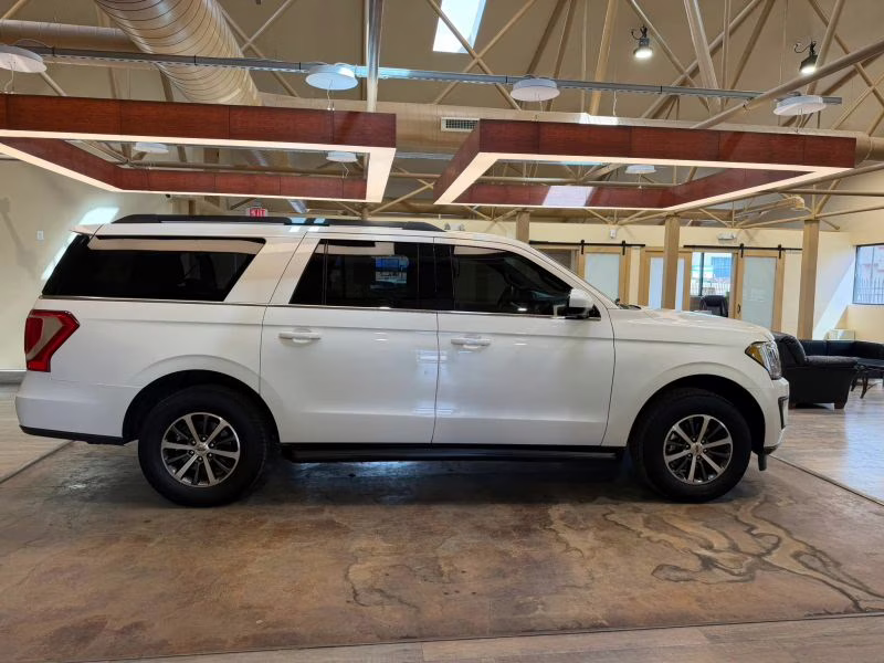 2020 Ford Expedition Max XLT Sport Utility 4D 4X4