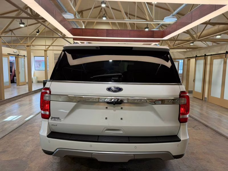 2020 Ford Expedition Max XLT Sport Utility 4D 4X4